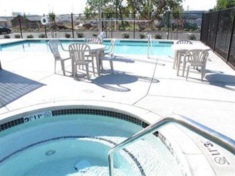 La Quinta By Wyndham Northwest 2*